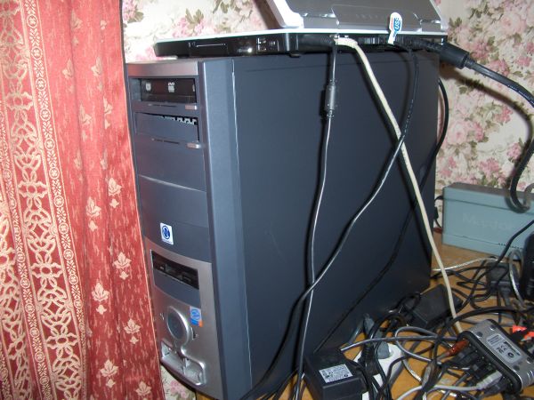 Desktop computer with laptop on top