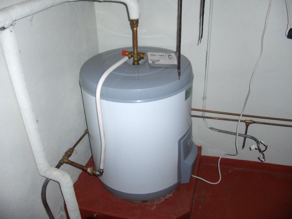 Hotwater tank